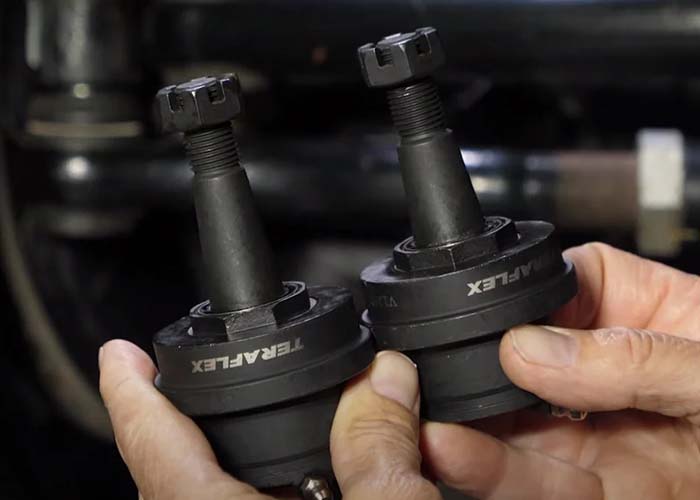What Causes Jeep Death Wobble? Symptoms, Videos, and Mechanics