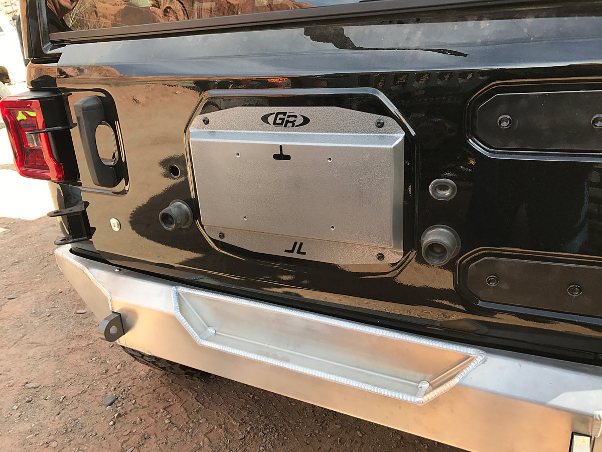 GENRIGHT OFFROAD Cover & License Plate Mount for Tail Gate for 18 